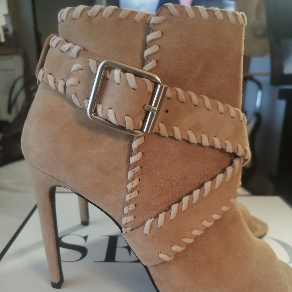 New in Box. Gorgeous Tan Suede Boots from Revolve.com Hot 🔥 List. - Picture 6 of 11